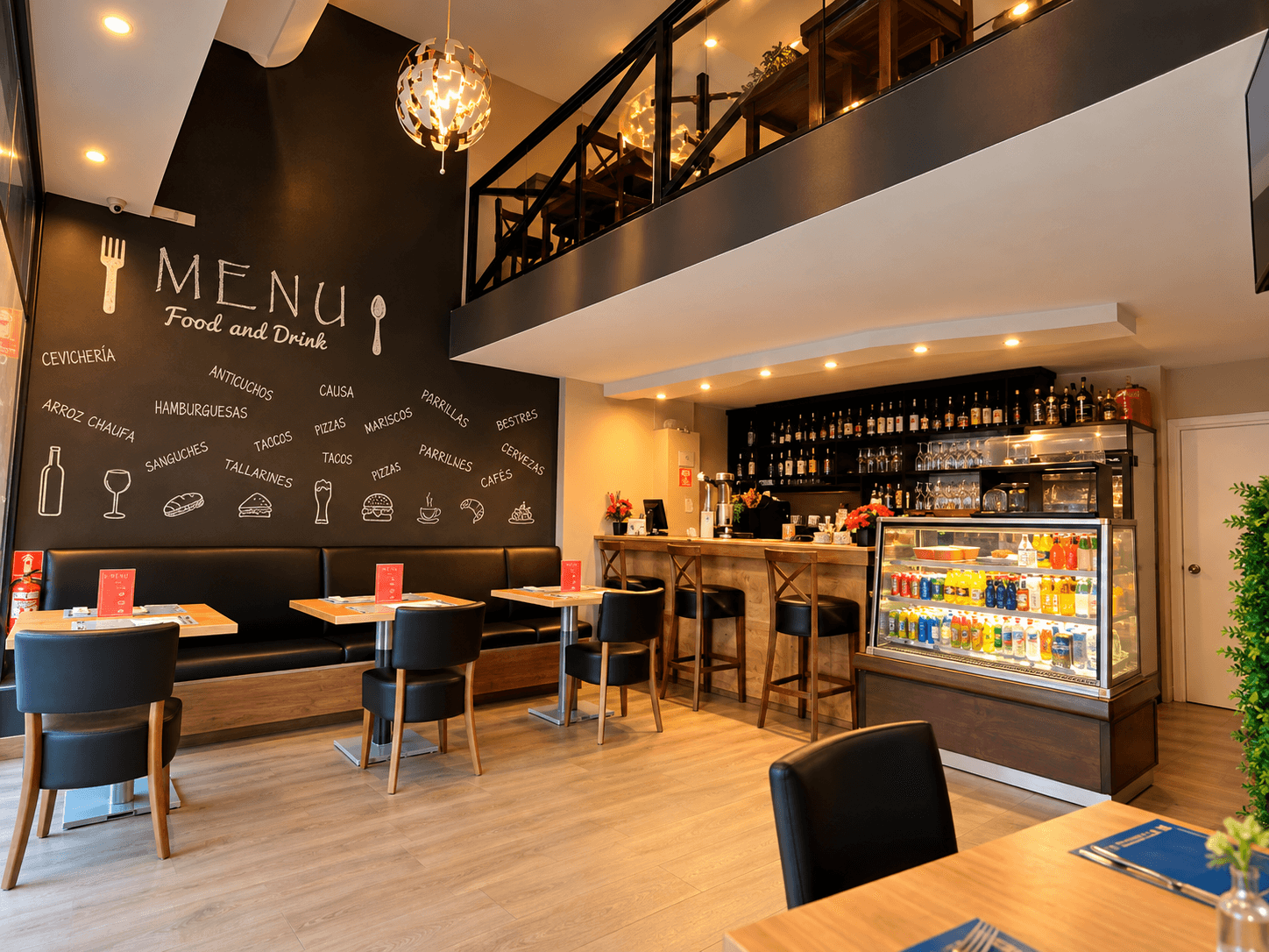 Interior de El Punto, restaurante peruano en Barcelona